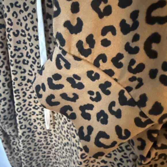 White Birch Womens Large‎ Lightweight Pullover Hoodie Cheetah Print Cozy Soft - Picture 5 of 9